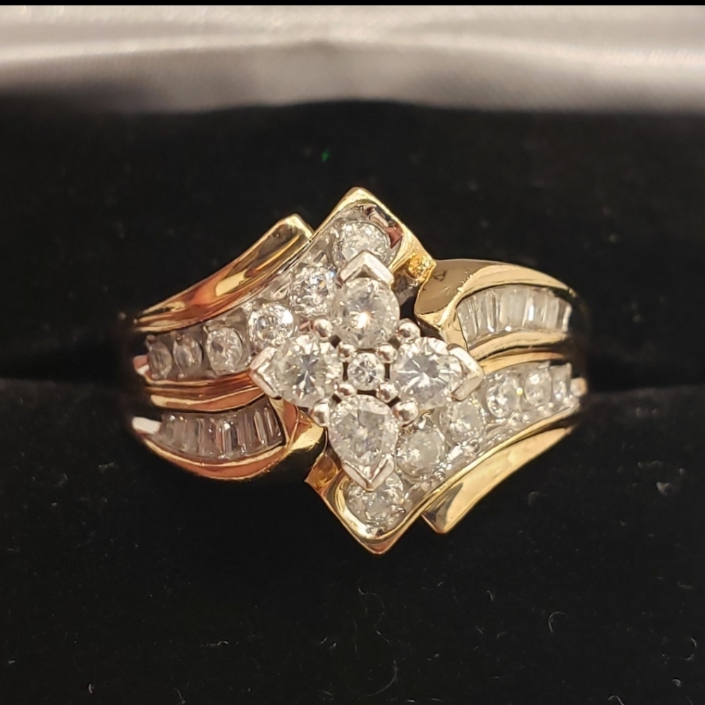 Stunning 10k gold natural diamonds cocktail ring